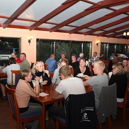 Camping Oase Praha Hotel Zlatniky  ภายนอก รูปภาพ