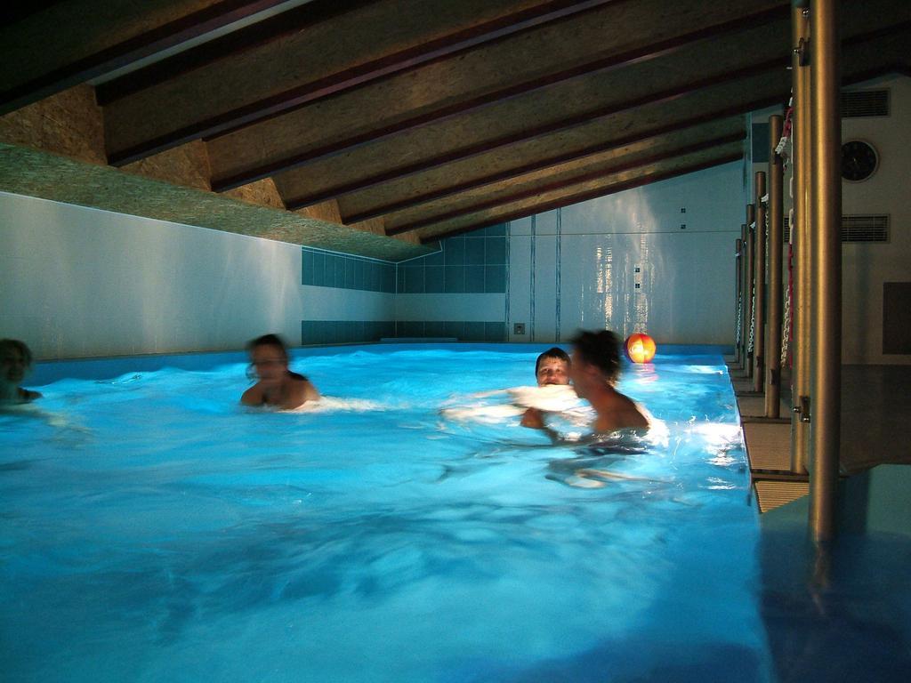 Camping Oase Praha Hotel Zlatniky  ภายนอก รูปภาพ