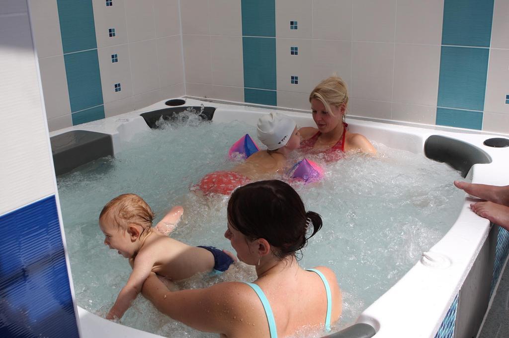 Camping Oase Praha Hotel Zlatniky  ภายนอก รูปภาพ