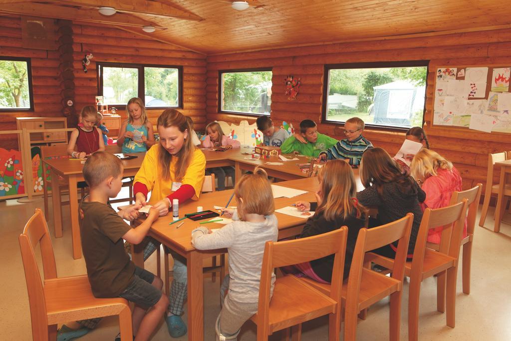 Camping Oase Praha Hotel Zlatniky  ภายนอก รูปภาพ