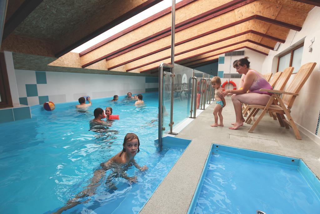 Camping Oase Praha Hotel Zlatniky  ภายนอก รูปภาพ
