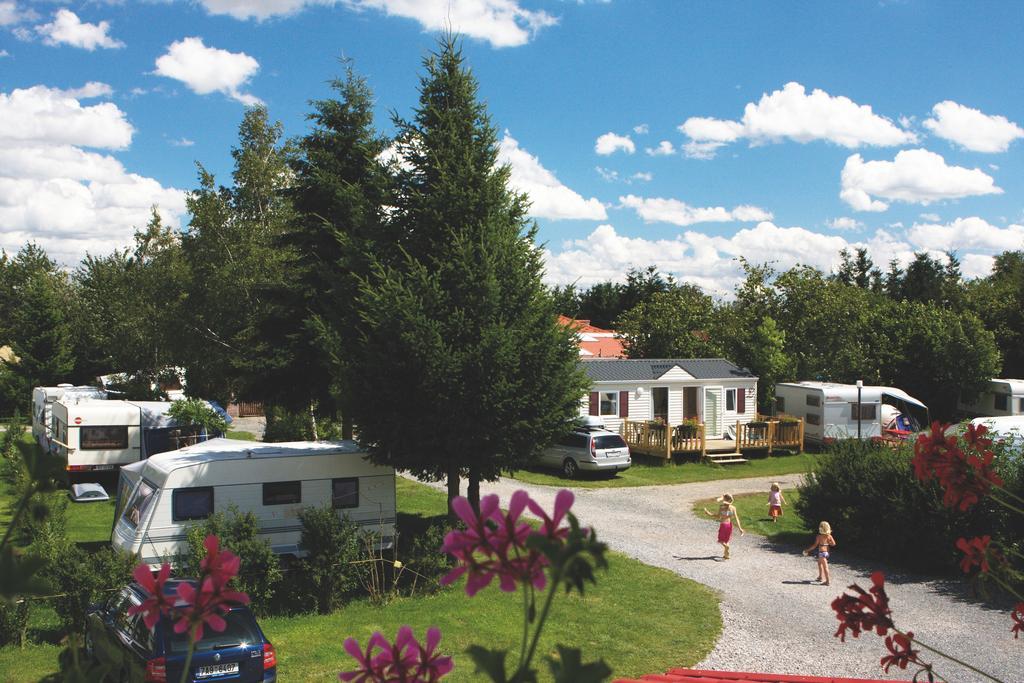 Camping Oase Praha Hotel Zlatniky  ภายนอก รูปภาพ